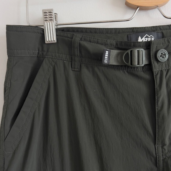 REI COOP relaxed nylon hiking pants 8 outdoors army green zip leg shorts pockets - Picture 3 of 8